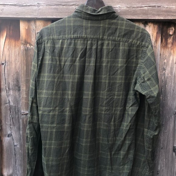 **SOLD** Uniqlo Flannel - Picture 2 of 4
